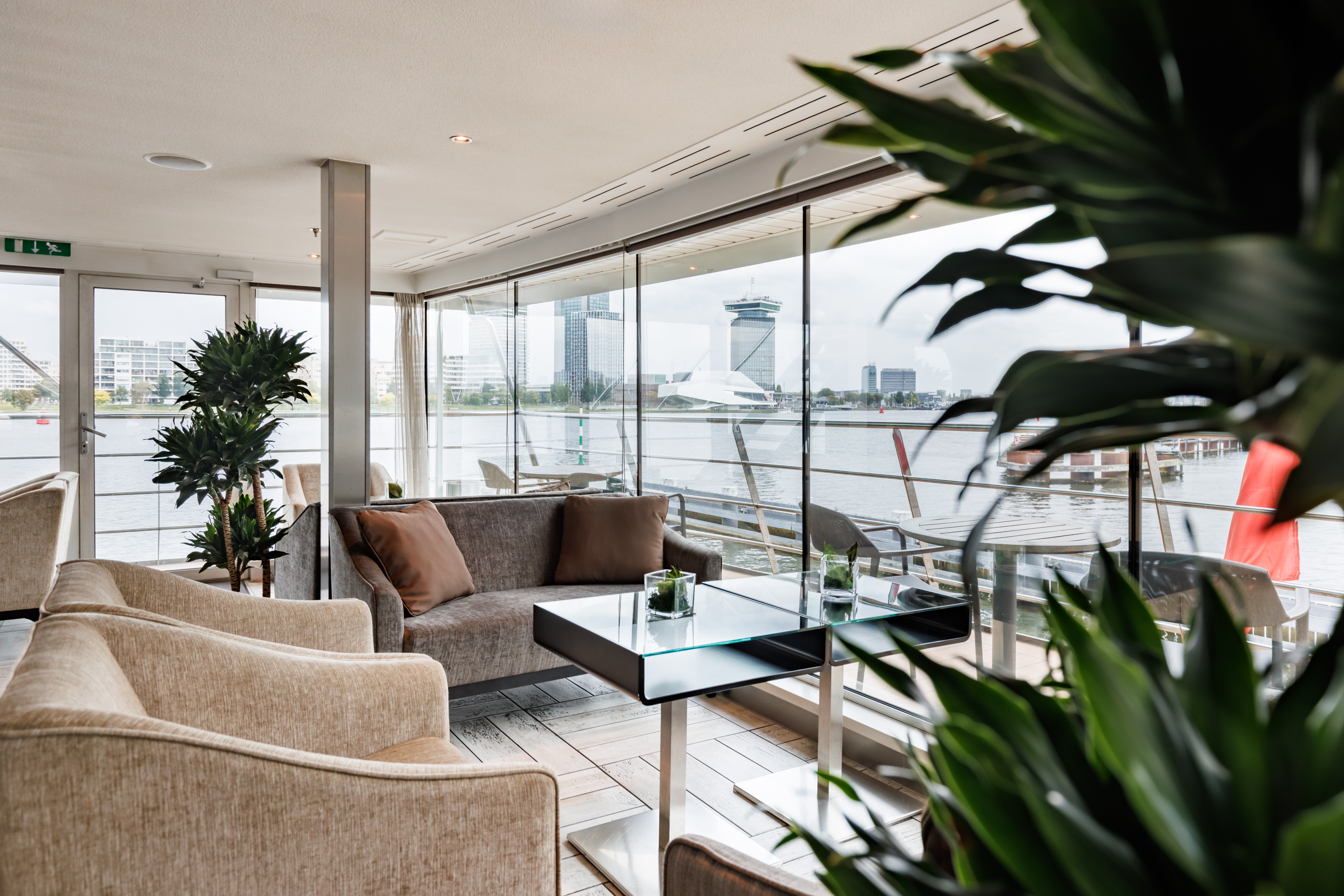 Avalon Vista - Club Lounge